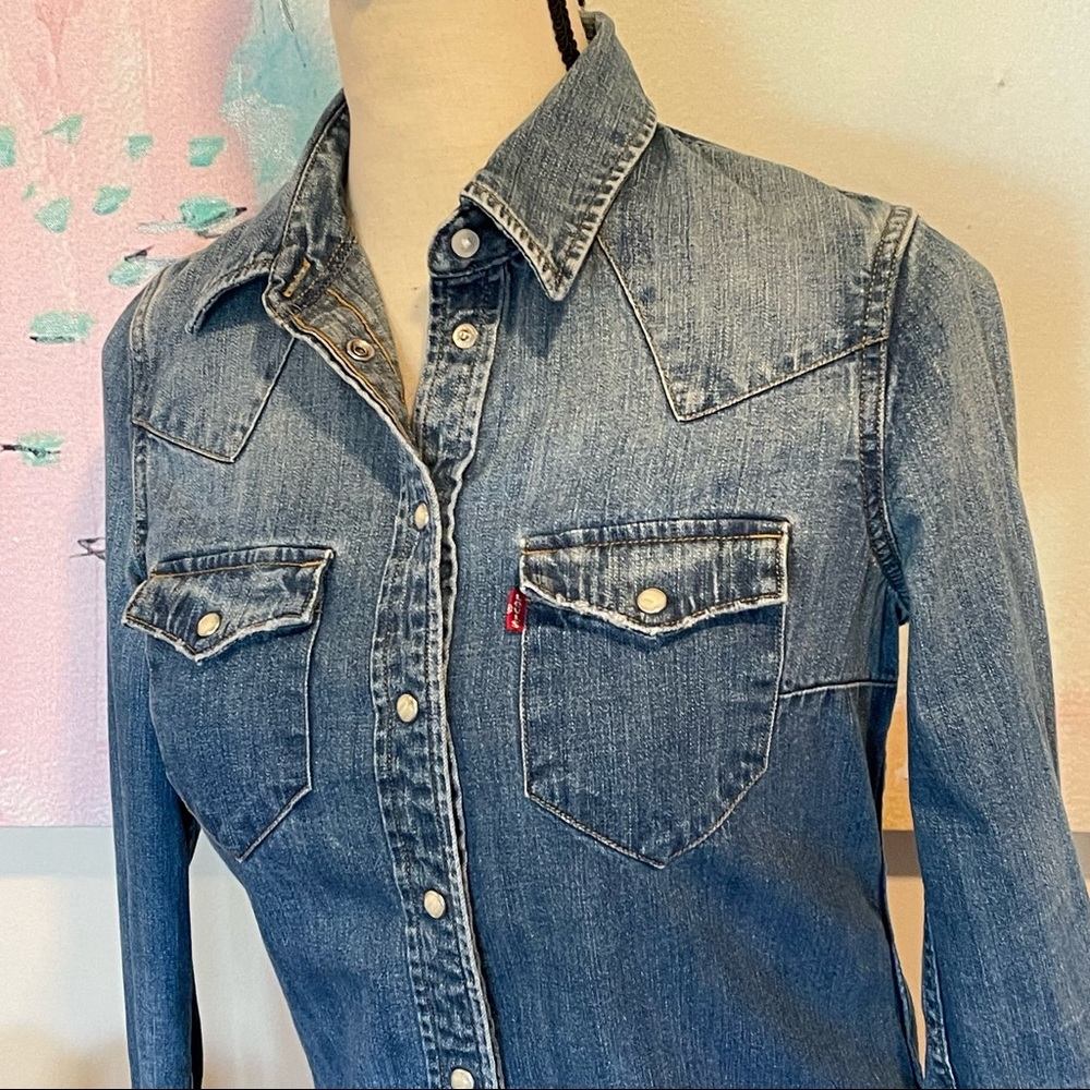 Levi's Tailored Fit Long Sleeve Denim Pearl Snap Shirt Women’s Sz XS Jean Cotton - Picture 5 of 8